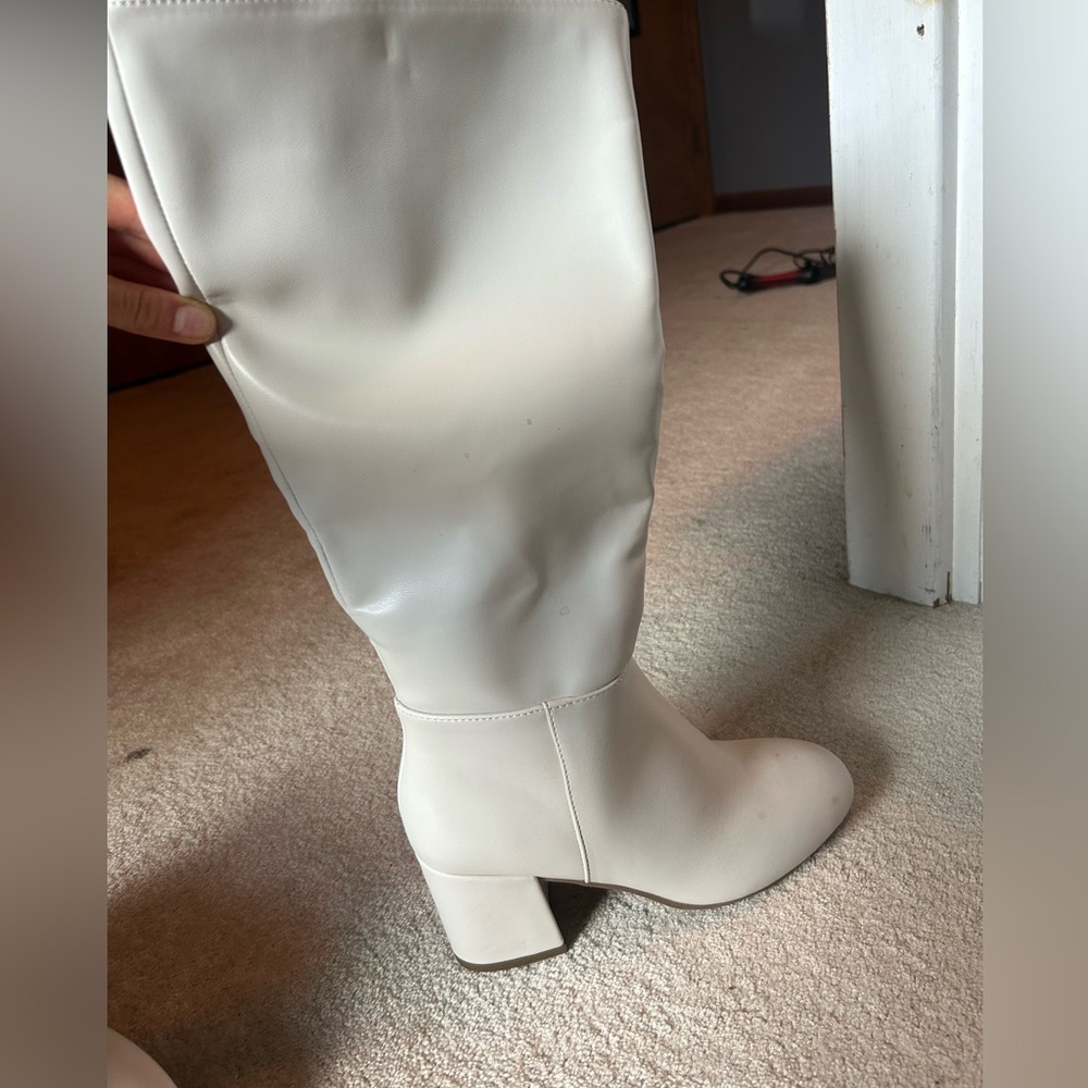 Kohl's Cream Heeled Boots